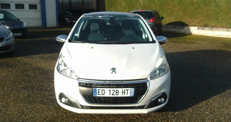 Peugeot 208 1.6 BLUE HDI 100 FELINE