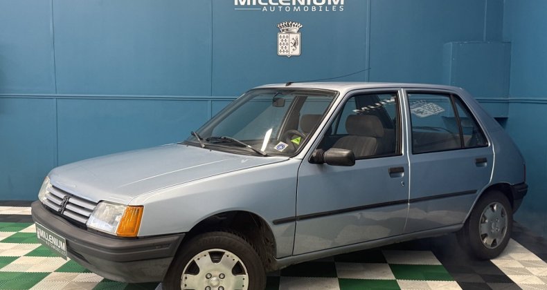 Peugeot 205 1.4 70CV PREMIERE MAIN