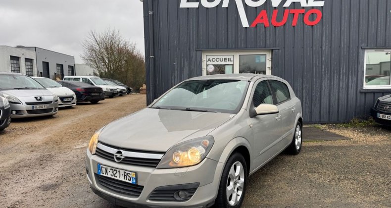 Opel Astra 1.8 125ch COSMO 5P