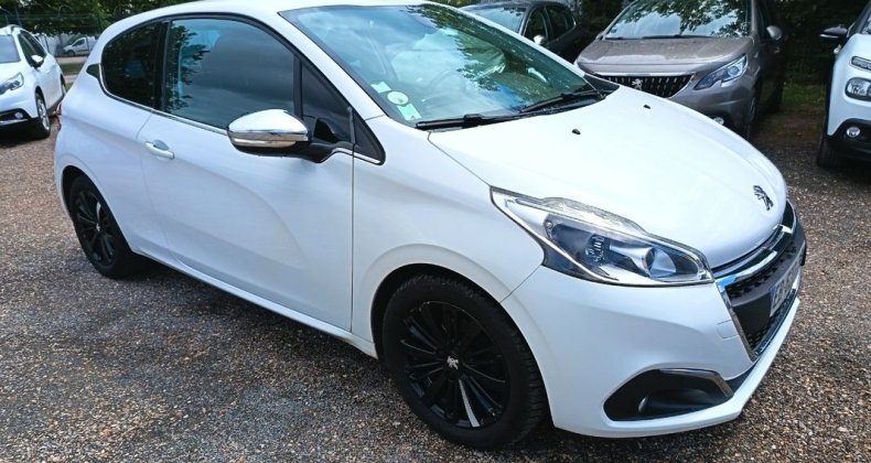Peugeot 208 1.6 BLUEHDI 100cv ALLURE