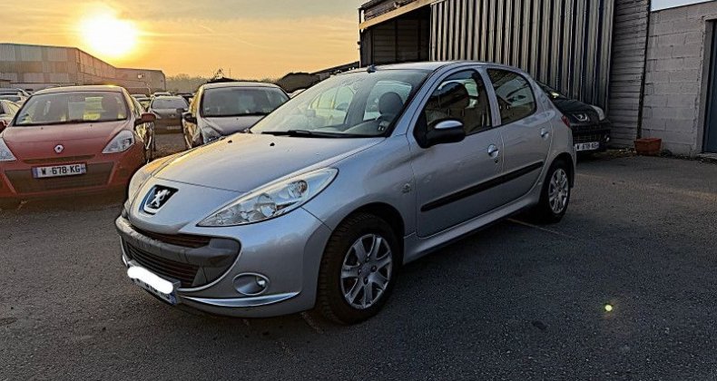 Peugeot 206 + 1.1 URBAN 5P