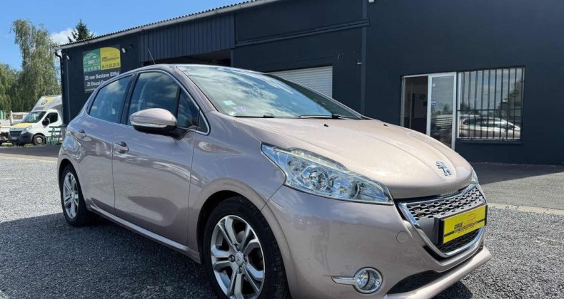 Peugeot 208 ALLURE 1L4 essence 95 chx -FAIBLE KILOME