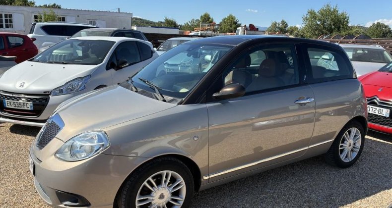 Lancia Ypsilon YUPSILON II (2) 1.4 8V 77 PLATINO B-COLO