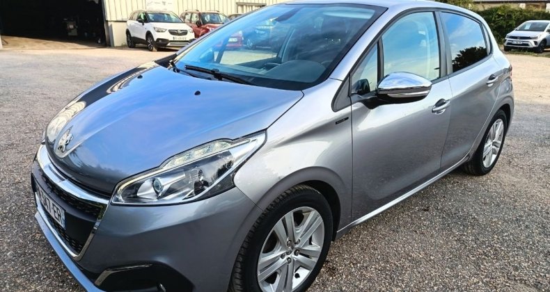 Peugeot 208 1.2 82cv SIGNATURE