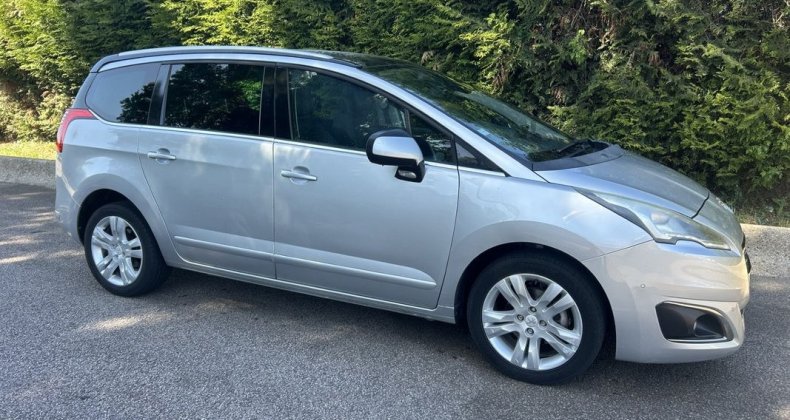 Peugeot 5008 1.6 hdi 115cv feline 5 places cuir toit 