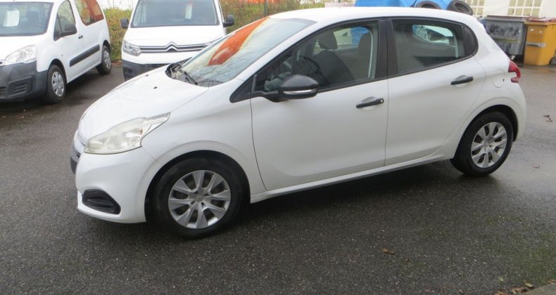 Peugeot 208 1.6 HDI 75 cv , carnet entretien, distri