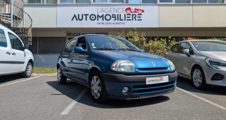 Renault Clio II 5 Portes 1.4 i 75cv