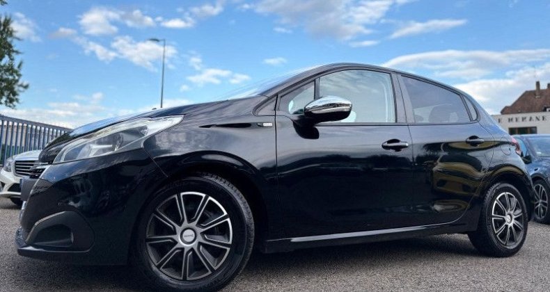 Peugeot 208 1.6 BLUEHDI 100CH STYLE 5P