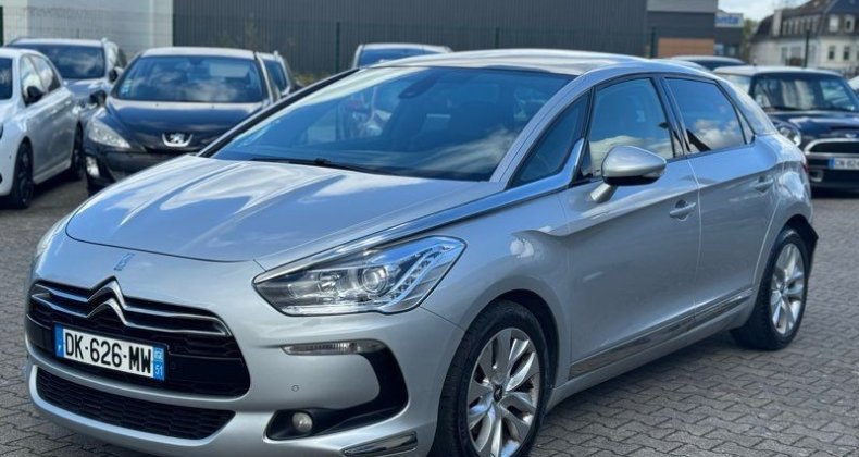 Citroen DS5 1.6 e-HDi 115CH SoChic B AUTOMATIQUE TOI
