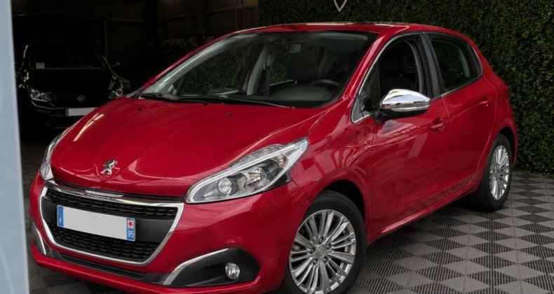 Peugeot 208 PHASE 2 ALLURE 1.2 TURBO 110 Cv BOITE AU