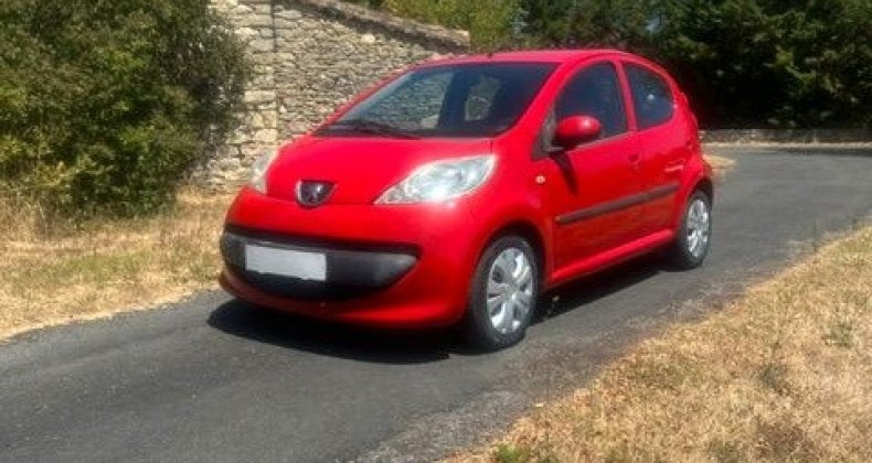 Peugeot 107 5P TRENDY 1.0 1 Ã¨re Main