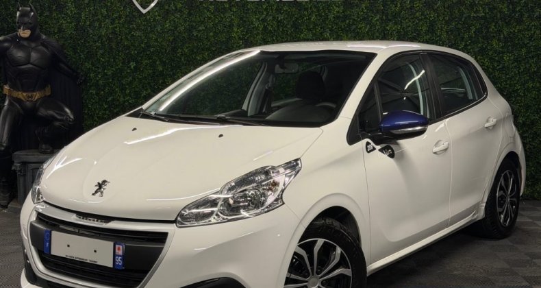 Peugeot 208 PHASE 2 LIKE 1.2 68 Cv 1ERE MAIN 15 300 