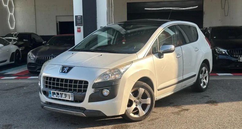 Peugeot 3008 PREMIUM PACK / 1.6L HDI 110cv / BOITE AU