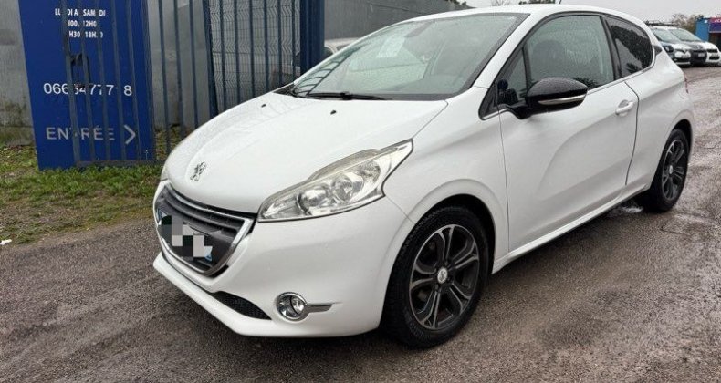 Peugeot 208 Magnifique en 1,4 hdi 70 cv gps Bluetoot