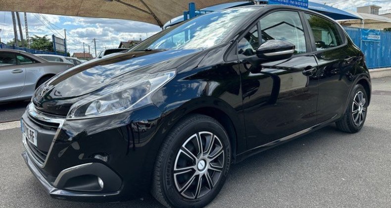 Peugeot 208 5 portes 1.2l vti 82ch CarPlay climatisa