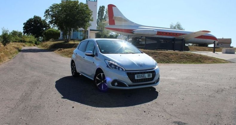 Peugeot 208 II 110 CV TECH EDITION BOITE AUTO CAMÃR