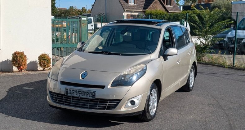 Renault Grand Scenic 1.6 dCi 130 ch â 2011 Toit ouvrant bon