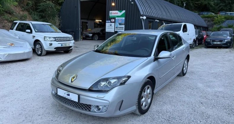 Renault Laguna III 2.0 dCi 130cv 2Ã¨me main Black Editi