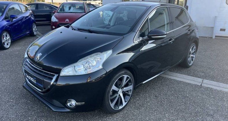 Peugeot 208 1.6 e-HDi 92ch 5cv FÃ©line 1erMain 5Port