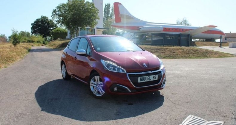 Peugeot 208 II STYLE 1L6 BLUE HDI GPS 3D CLIM AUDIO 