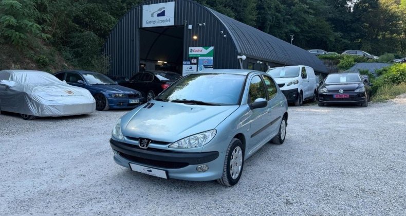 Peugeot 206 1.4 i 90cv XT 1Ã¨re main Phase 2