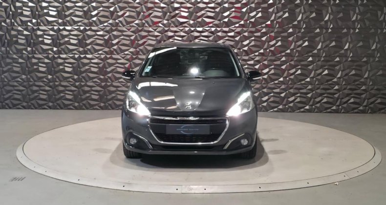 Peugeot 208 1.2i Pure Tech 12V S&S - 110 BERLINE GT 