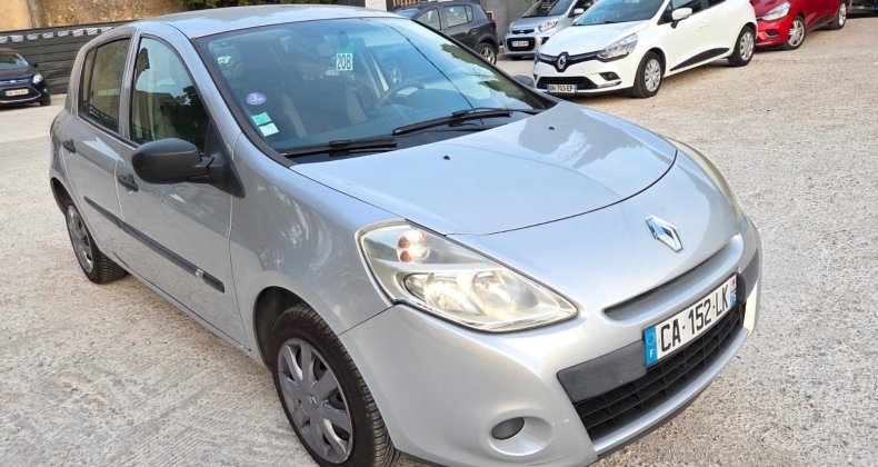 Renault Clio III Expression Clim 1.2 16V 75 ch
