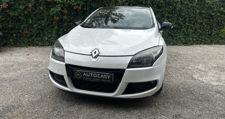Renault Megane 3 CoupÃ© 1.9 dCi 130ch FAP Monaco GP eco