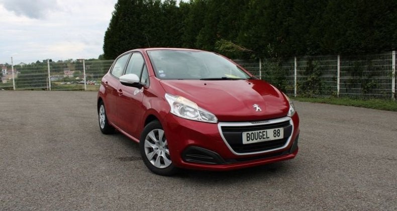 Peugeot 208 1.2L ESSENCE LIKE 70 CV CLIM AUDIO MP3 R