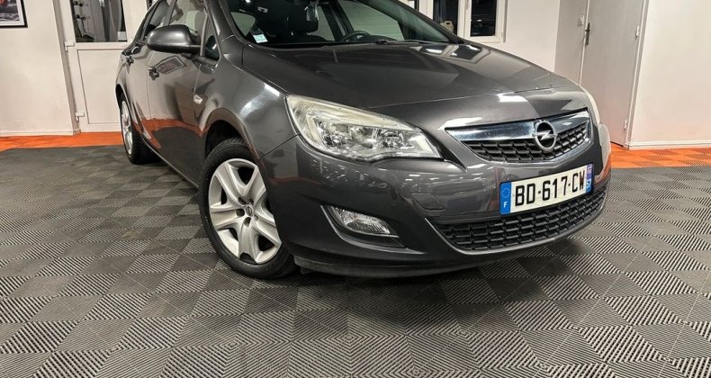 Opel Astra J Hatchback (F68) 1.4 i Twinport 16V 100