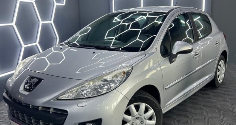 Peugeot 207 1.6 HDi 92Ch *DISTRI NEUVE *SIEGES CHAUF