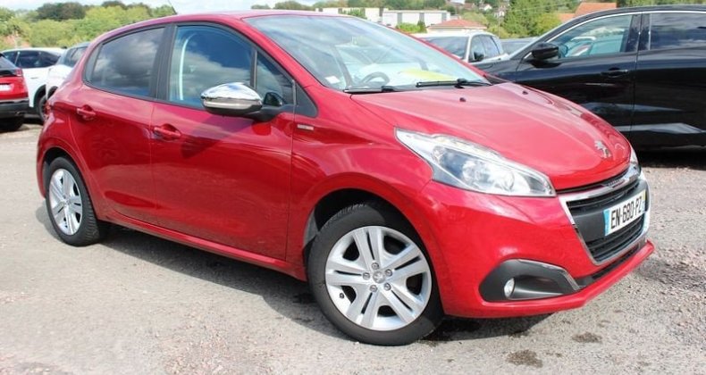 Peugeot 208 II STYLE 82 CV ESSENCE ÃCRAN TACTILE RA