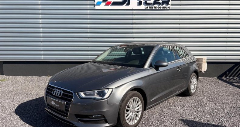 Audi A3 1.6 TDI 105 AMBIENTE / CARPLAY / EMBRAYA