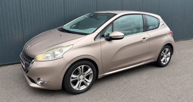 Peugeot 208 ALLURE 1.6e HDI 115ch FULL SUIVI KIT DIS