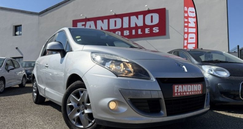 Renault Scenic III 1.5 DCI 110CH FAP DYNAMIQUE