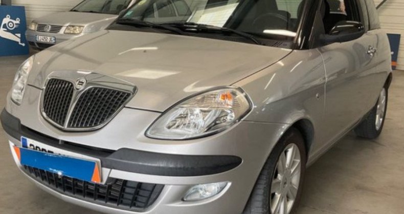 Lancia Ypsilon 1.4 16V ORO B-COLORE DFS