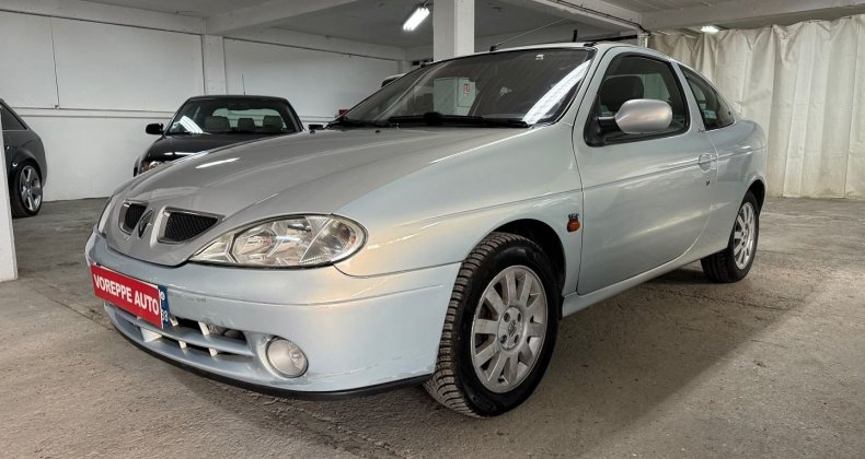 Renault Megane COUPE 1.6 16V 110CH PRIVILEGE/ DISTRI / 