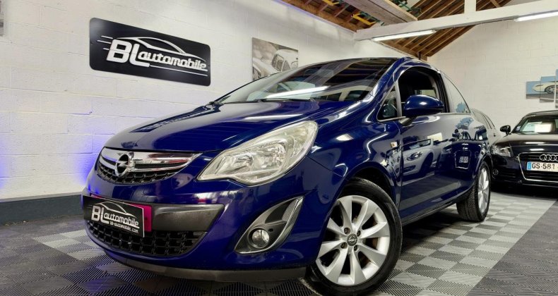 Opel Corsa 1.2i Twinport 150Ã¨me Anniversaire Volan