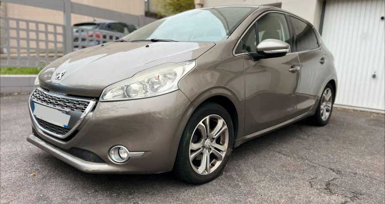 Peugeot 208 Allure 1.2L VTi 82CV