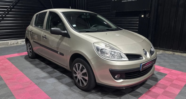 Renault Clio III 75 Expression 5 cv Distribution ok C