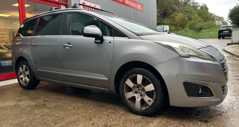 Peugeot 5008 1.6 Blue-HDi Style 7places