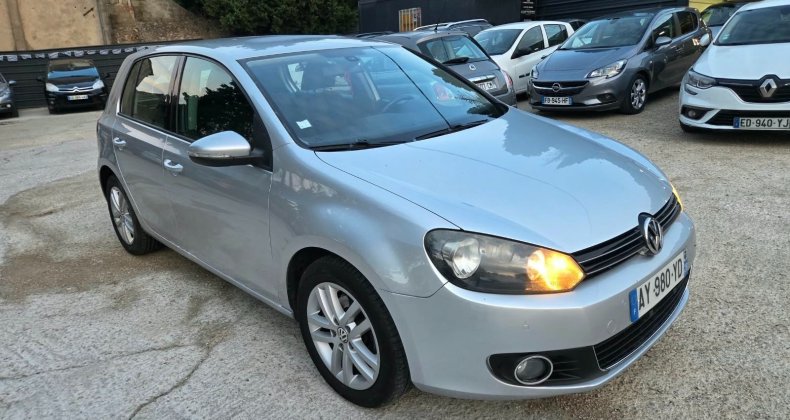 Volkswagen Golf 1.6 TDI 105ch FAP Carat 5p