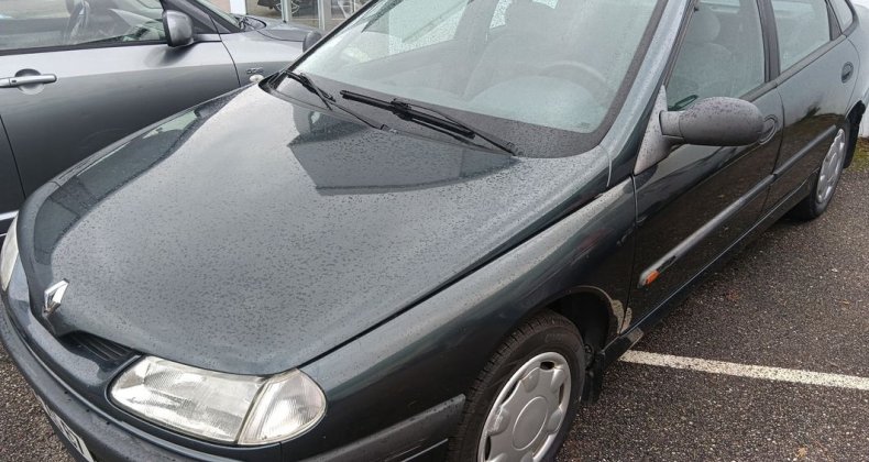 Renault Laguna Belle 1.8 pack alize 99 tbe revise 1er m