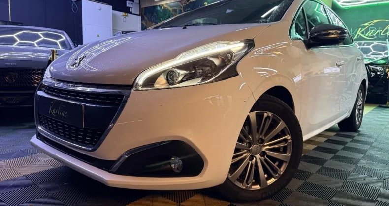 Peugeot 208 GENERATION-I 1.2 PURETECH 110 cv ALLURE 