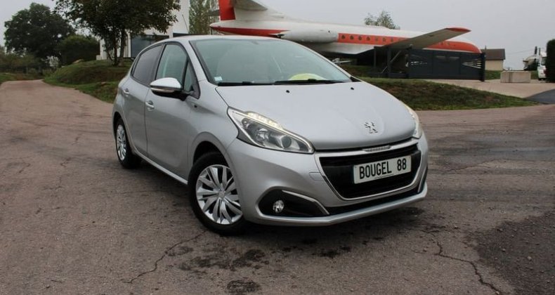 Peugeot 208 STYLE 82 CV ESSENCE ÃCRAN TACTILE CLIM 