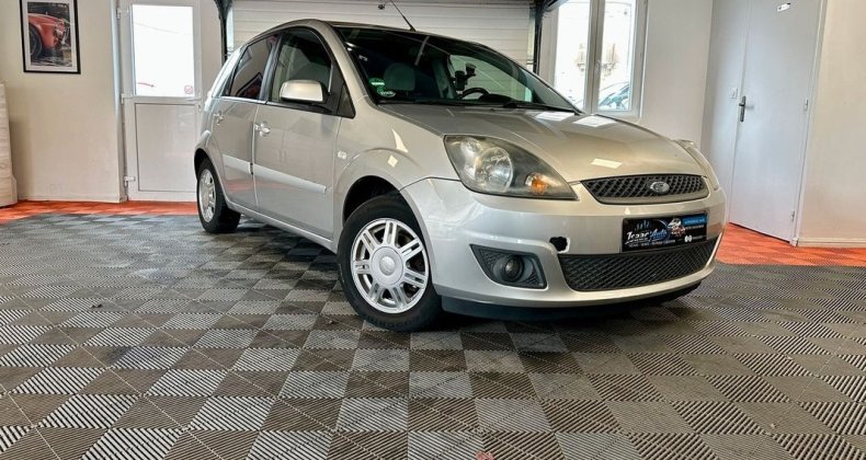 Ford Fiesta 1.4i 80cv ghia 5 portes